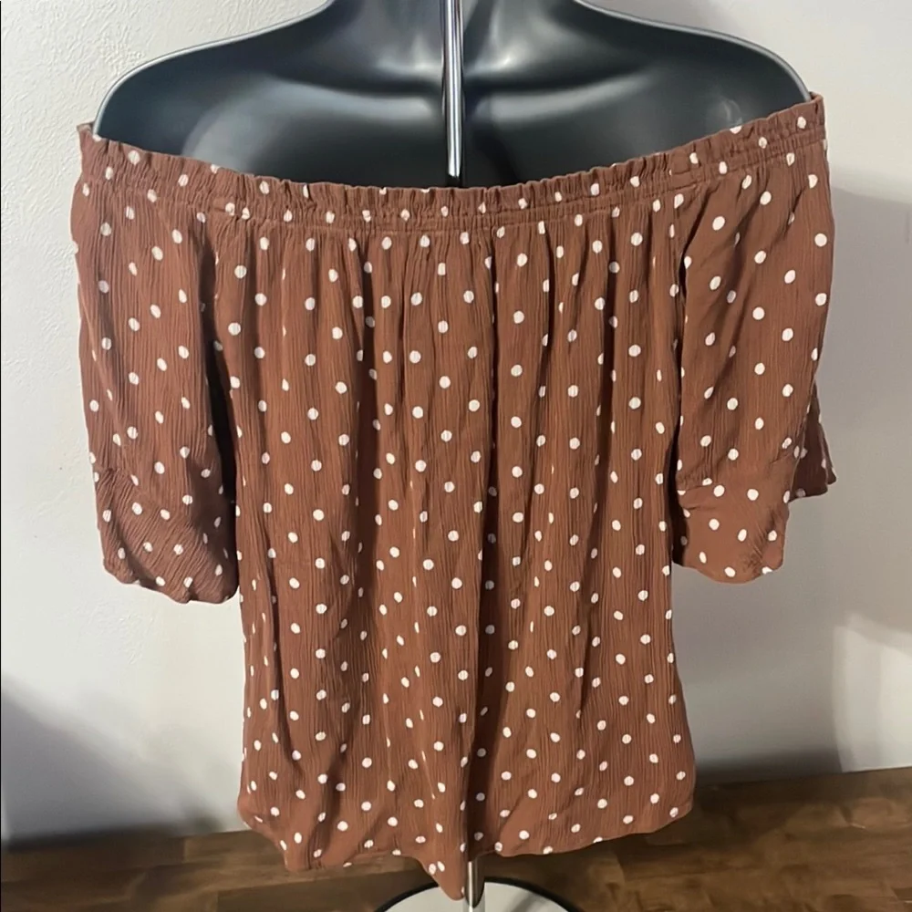 🦋Maurices Brown Ruffled Flutter Sleeve Blouse - Picture 3 of 6